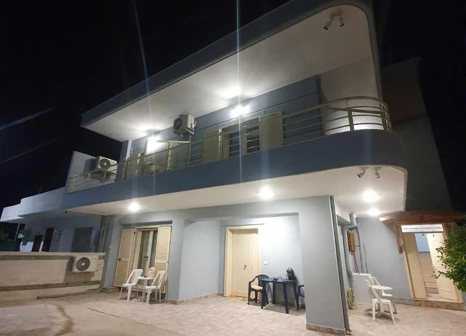 Azuro Villa Vlore 0*,