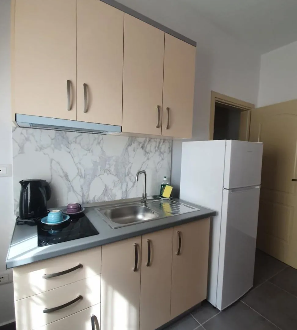 Azuro Villa Vlore 0*,  Albania